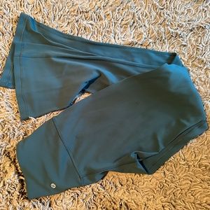 Lulu flare teal leggings like new